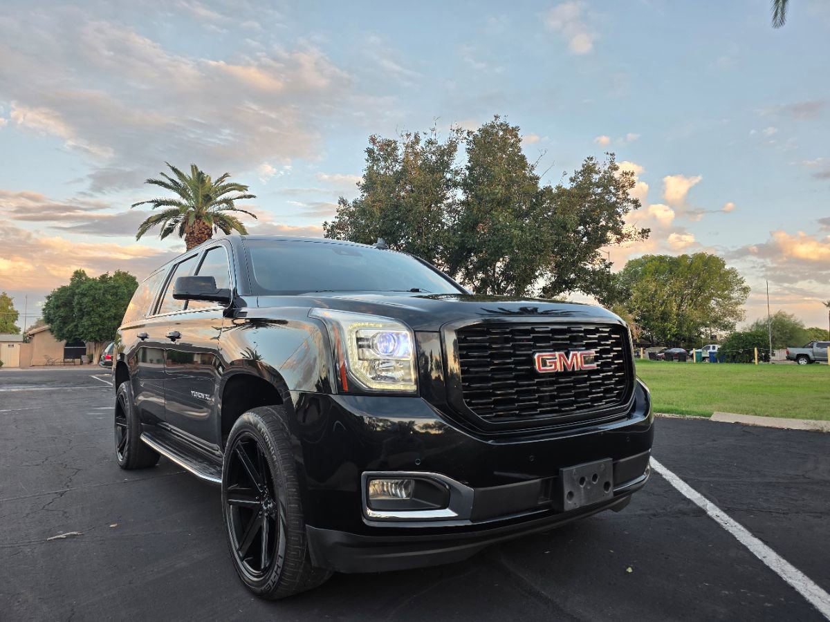 Used 2019 GMC Yukon XL SLT image 1