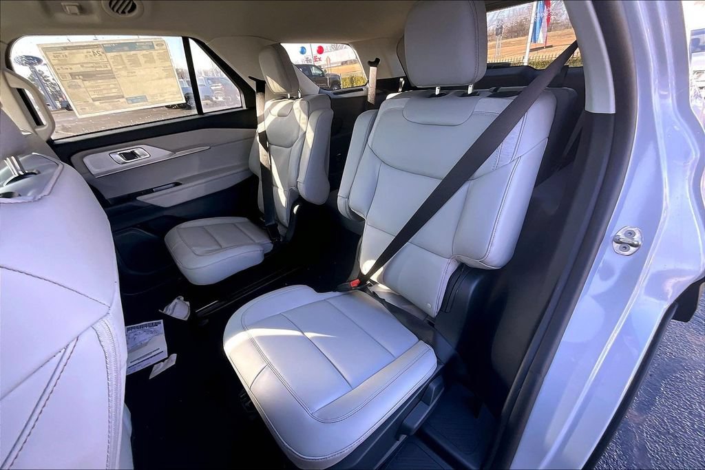 New 2026 Ford Explorer Active w/ Active Comfort Package RWD image 10
