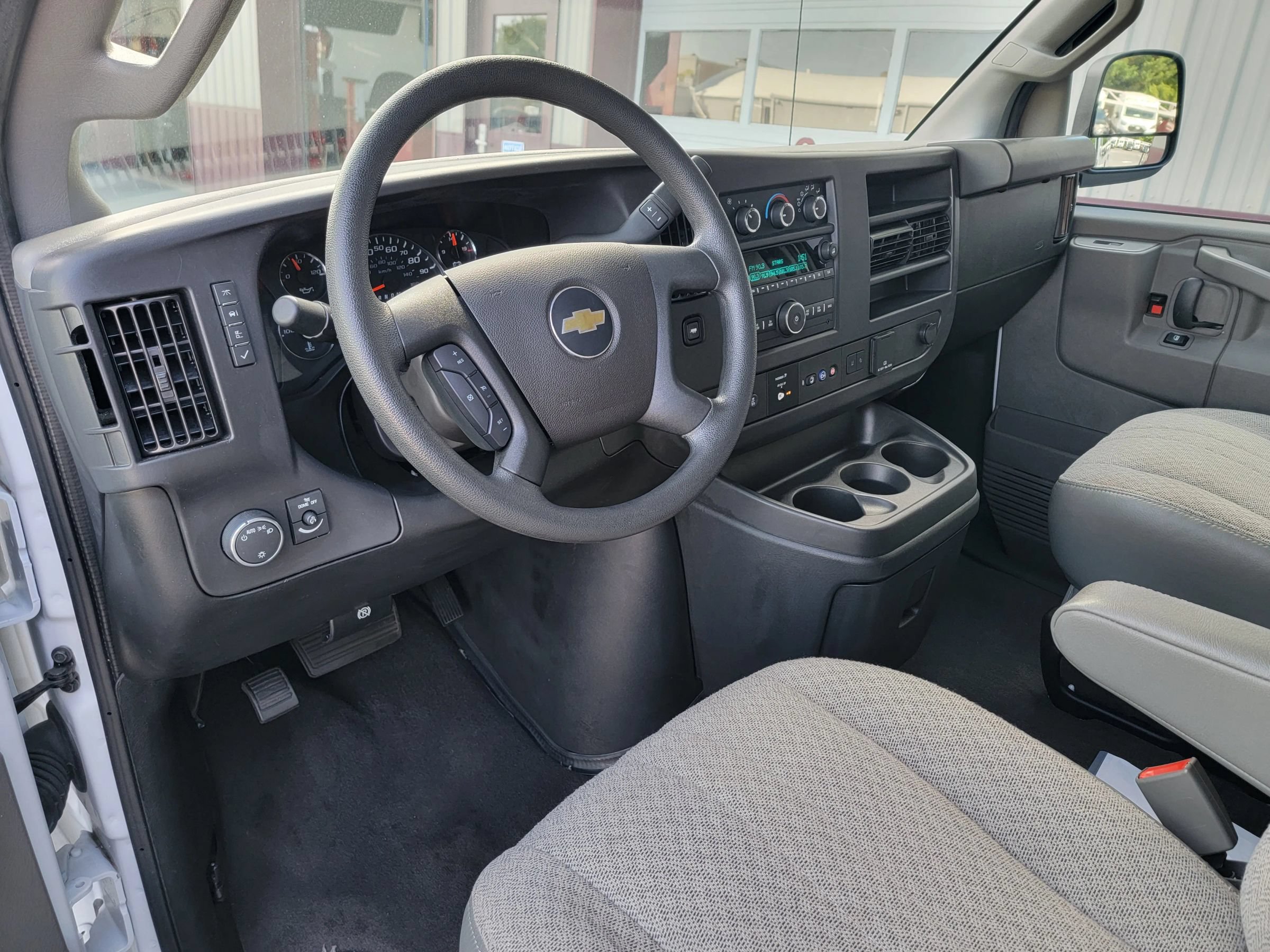 Used 2025 Chevrolet Express 3500 LT w/ LT Preferred Equipment Group RWD image 10