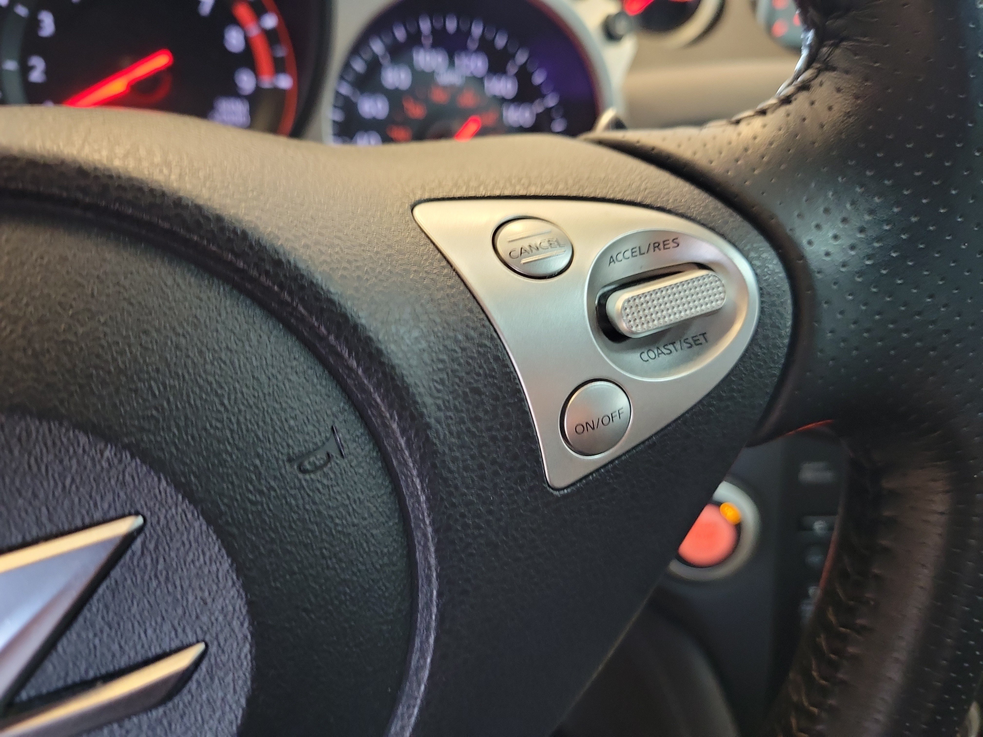 Used 2010 Nissan 370Z Touring RWD image 23