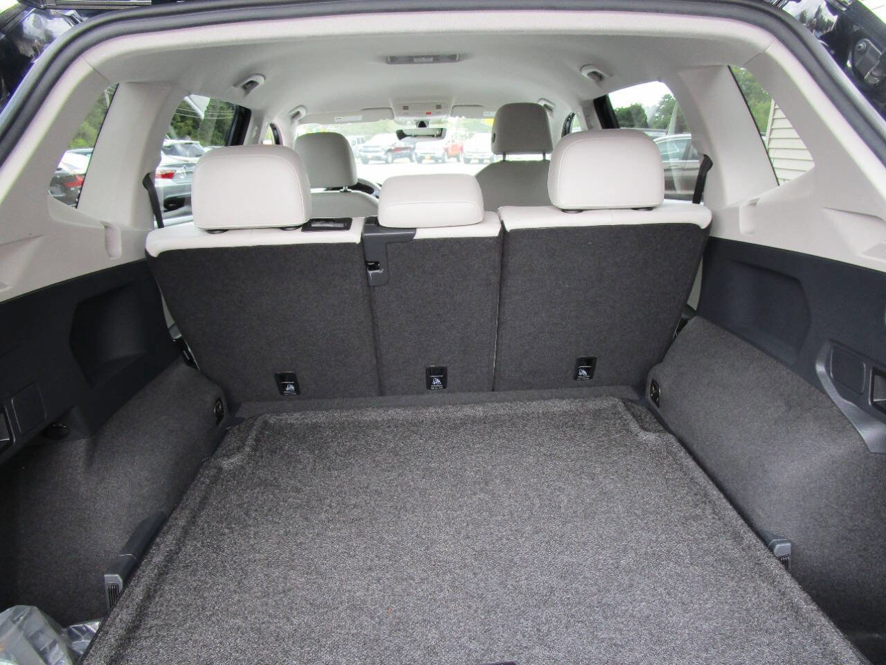 Used 2021 Volkswagen Tiguan SE image 13