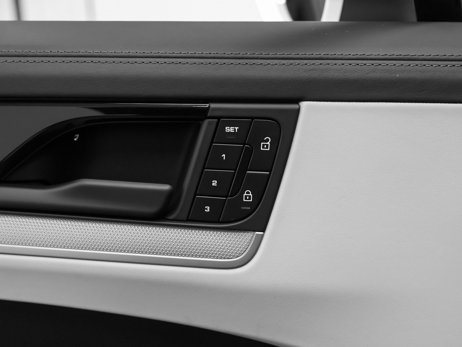 Used 2024 Porsche Cayenne image 24