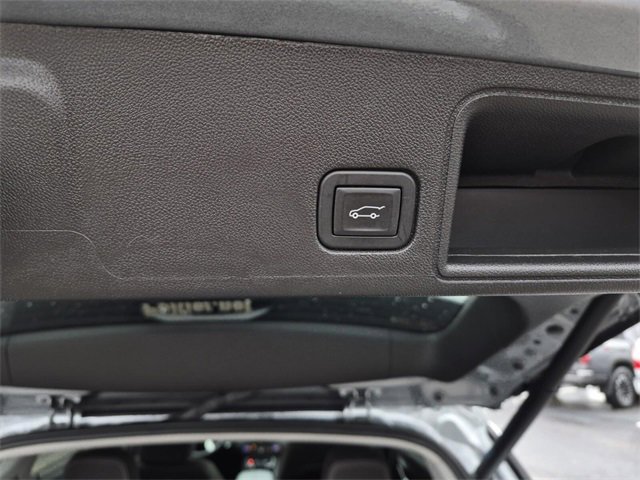 Used 2024 GMC Terrain SLE w/ Driver Convenience Package image 10