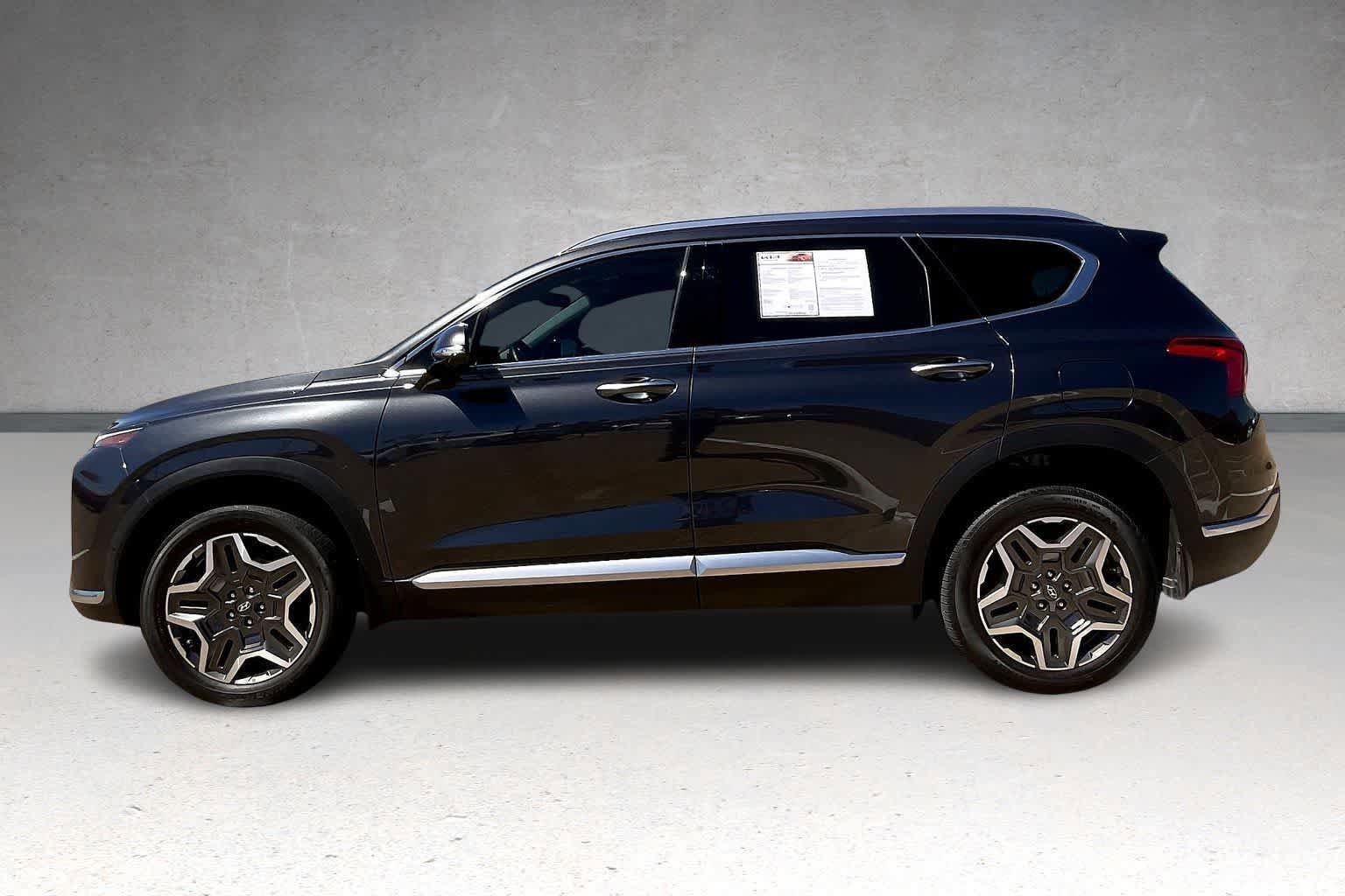Used 2023 Hyundai Santa Fe Limited w/ Cargo Package image 3