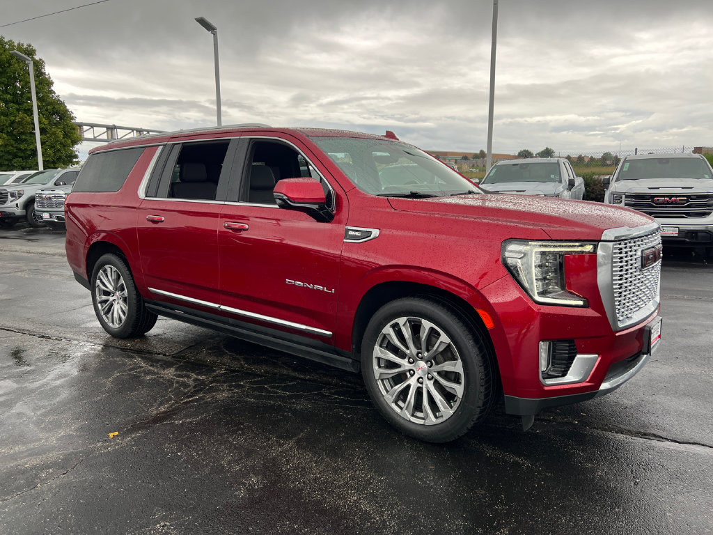 Used 2022 GMC Yukon XL Denali w/ Denali Ultimate Package AWD/4WD image 4