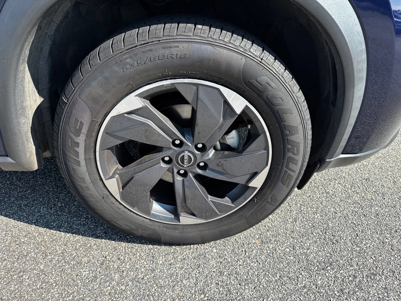 Used 2024 Nissan Rogue SV FWD image 2