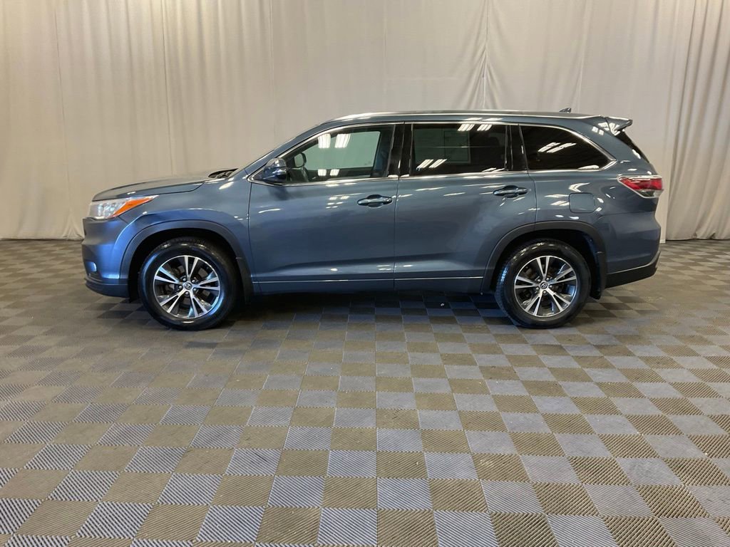 Used 2016 Toyota Highlander XLE AWD/4WD image 13
