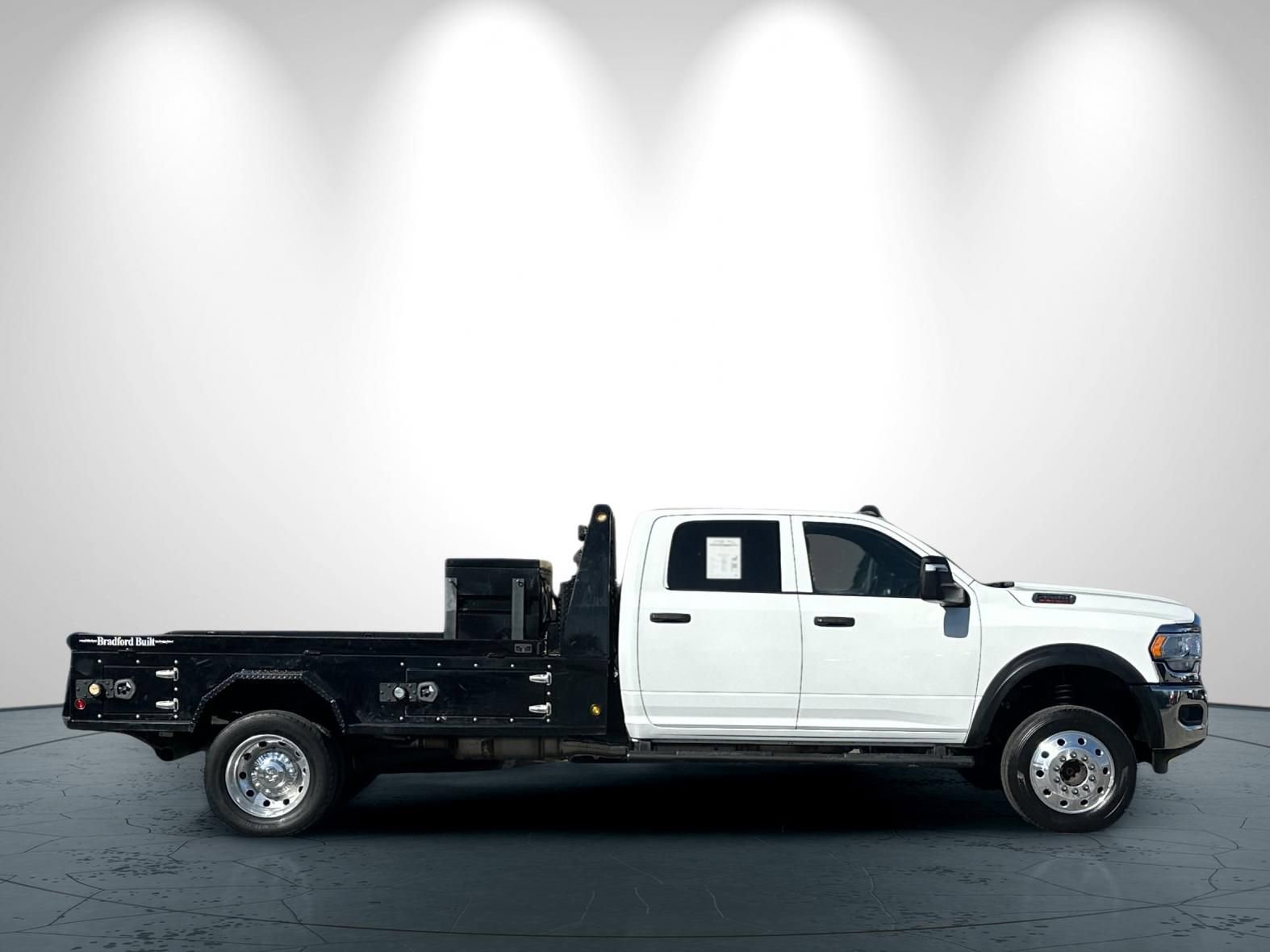 Used 2024 RAM 4500 Tradesman w/ Chrome Appearance Group image 3