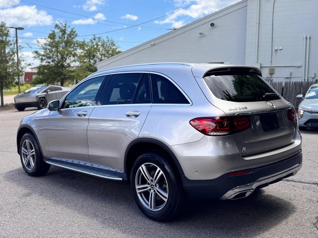 Used 2022 Mercedes-Benz GLC 300 4MATIC w/ Multimedia Package Lite image 4