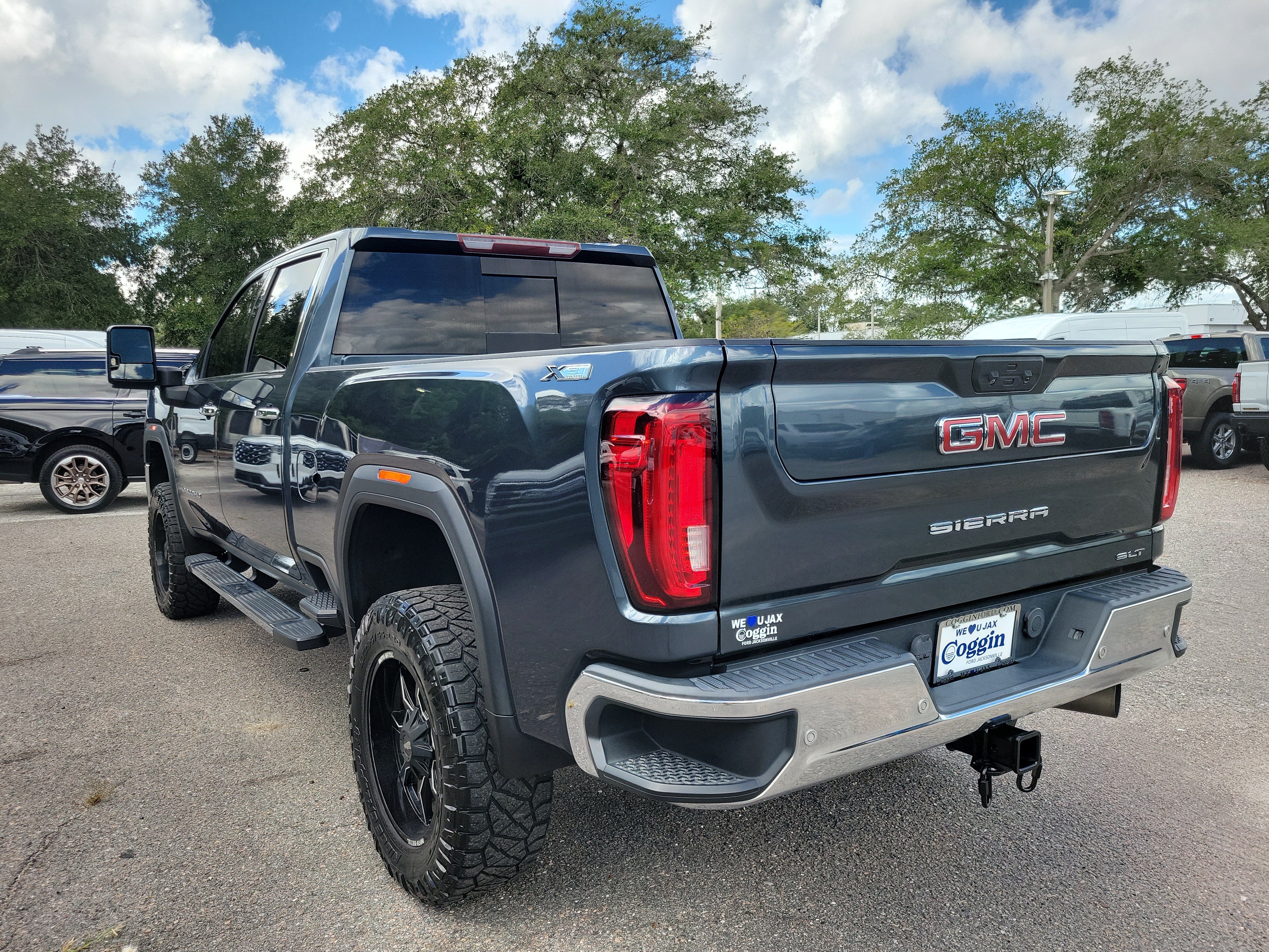 Used 2020 GMC Sierra 2500 SLT w/ SLT Premium Plus Package AWD/4WD image 4