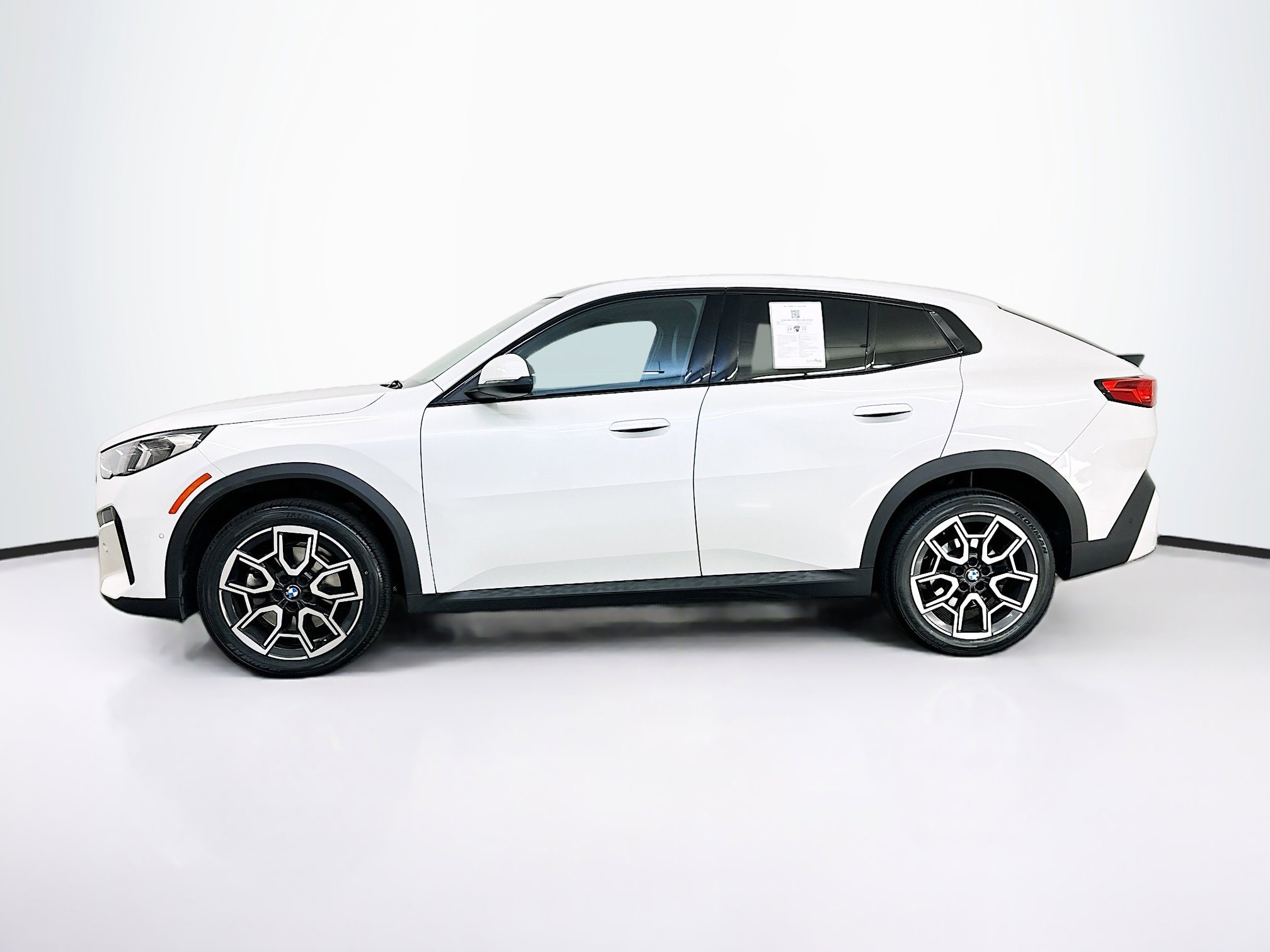 Used 2025 BMW X2 xDrive28i AWD/4WD image 4
