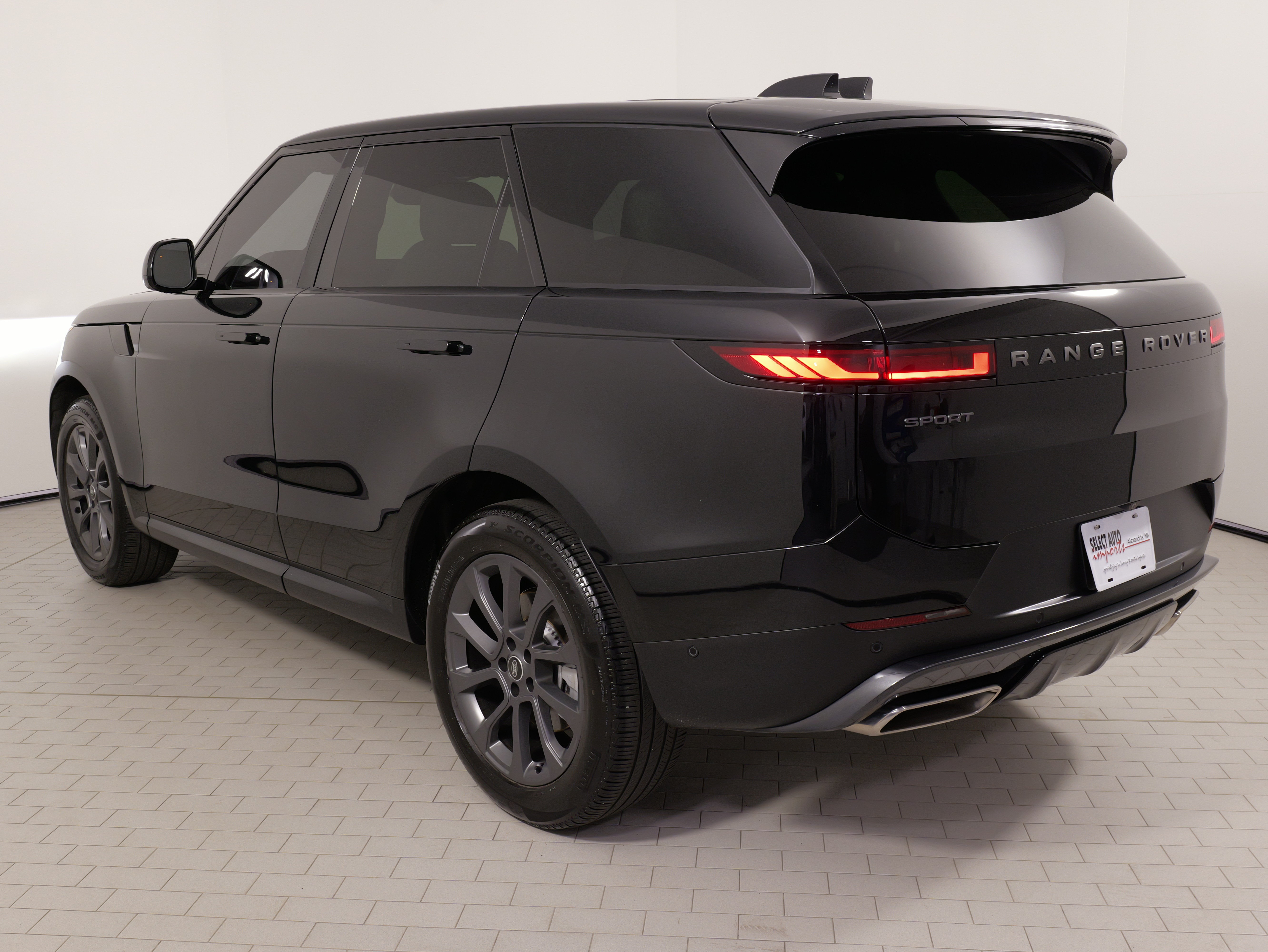 Used 2025 Land Rover Range Rover Sport AWD/4WD image 15