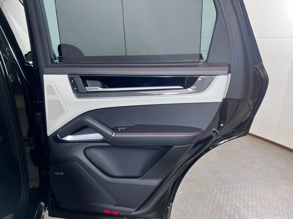 Certified 2025 Porsche Cayenne Turbo AWD/4WD image 27