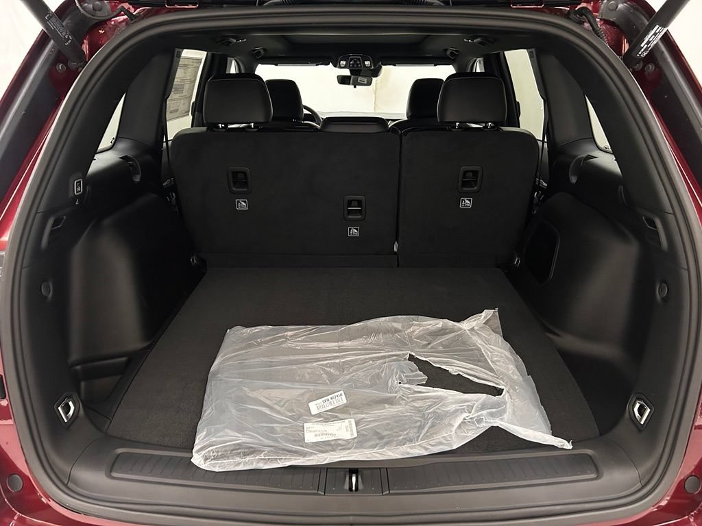 New 2026 Jeep Grand Cherokee Limited w/ Limited Altitude Package AWD/4WD image 9
