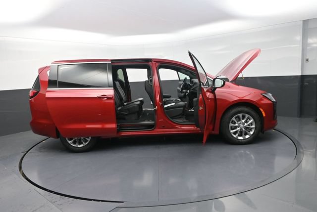 New 2027 Chrysler Pacifica Select AWD/4WD image 40