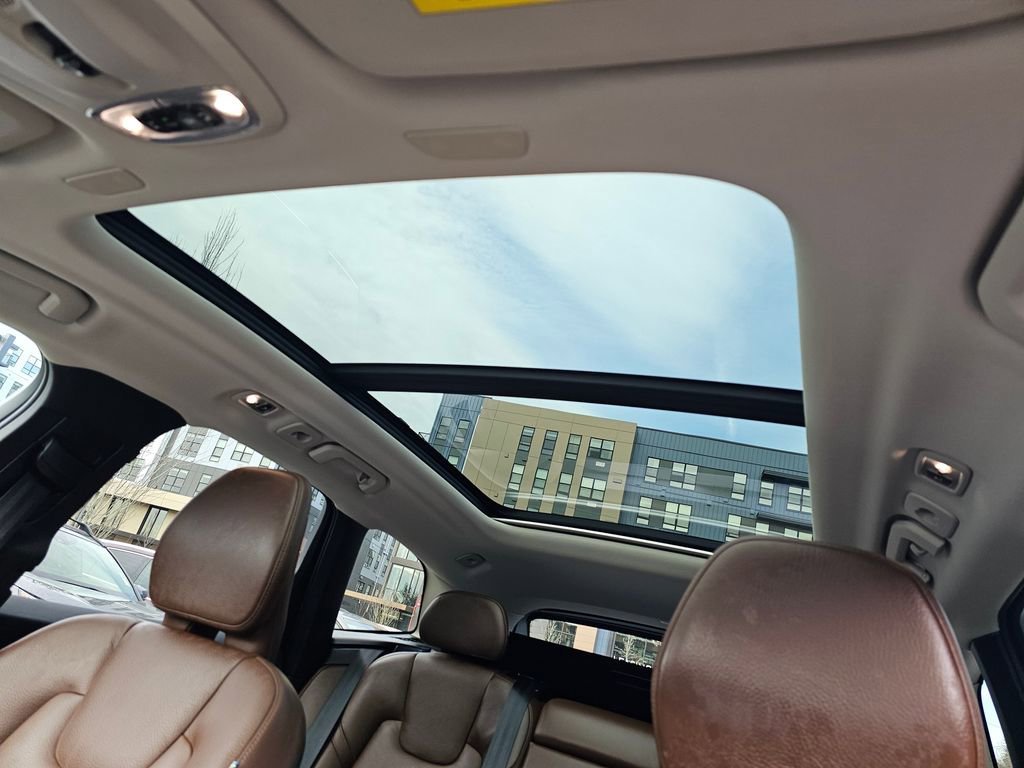 Used 2019 Volvo XC60 T5 Momentum w/ Protection Package Premier image 10
