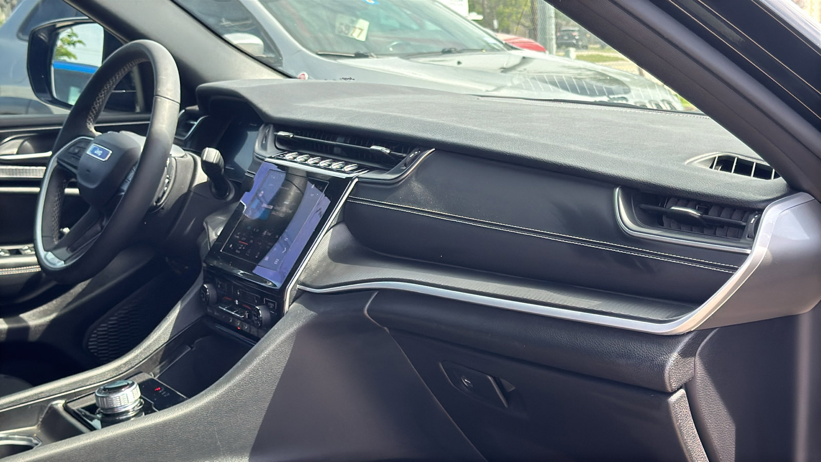 Certified 2024 Jeep Grand Cherokee L Altitude image 30