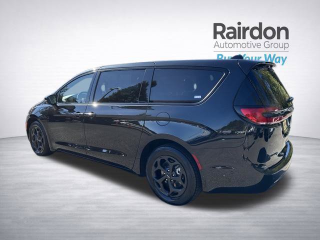Used 2023 Chrysler Pacifica Limited w/ S Appearance Package FWD image 5