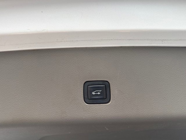 Used 2018 Chevrolet Traverse Premier w/ Driver Confidence II Package image 18