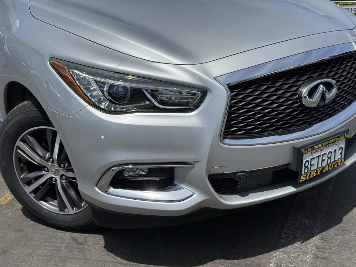 Used 2019 INFINITI QX60 Luxe w/ Essential Package FWD image 3