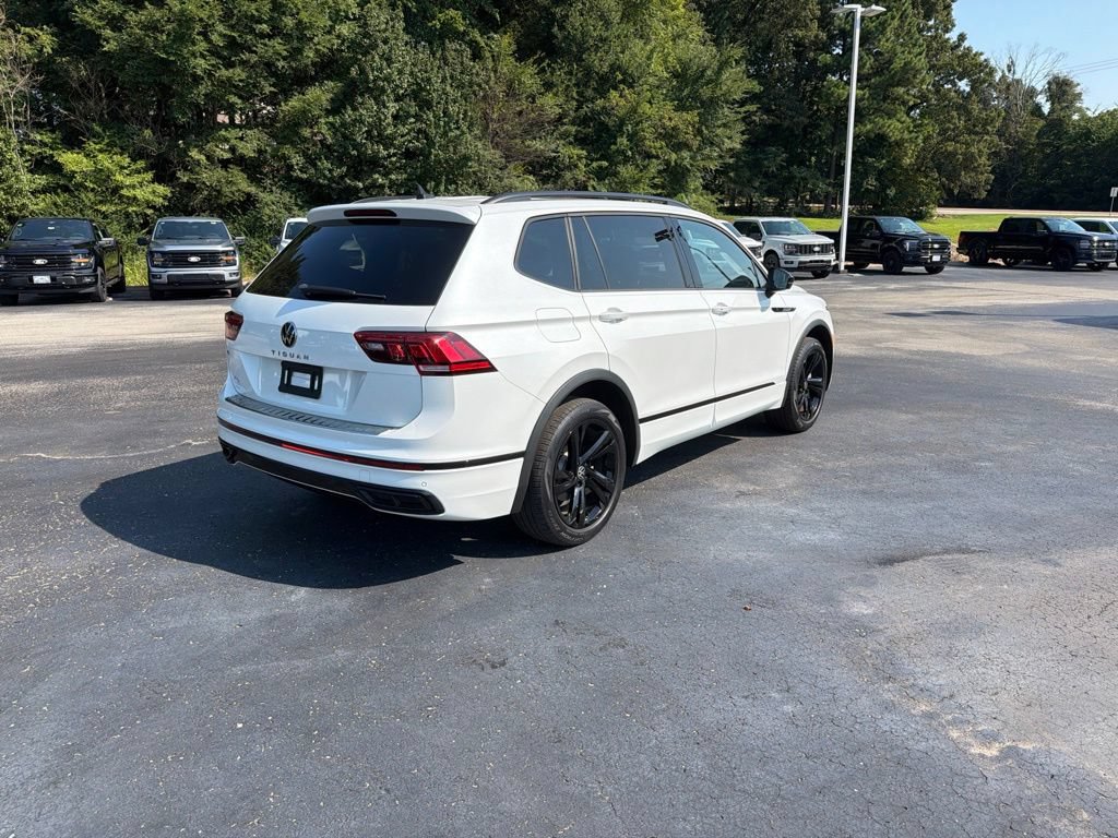 Used 2023 Volkswagen Tiguan SE R-Line FWD image 3