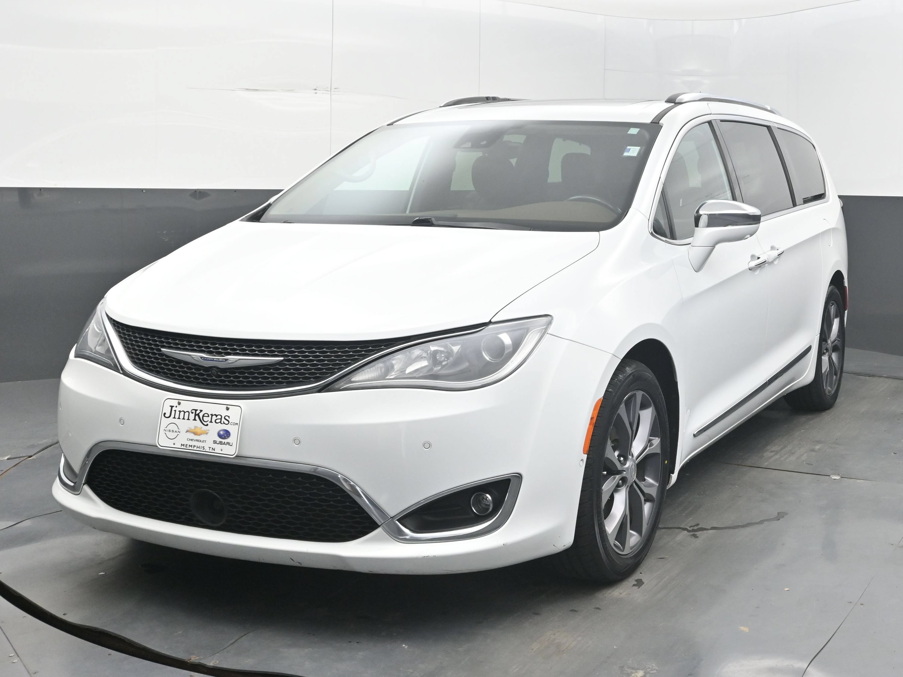 Used 2017 Chrysler Pacifica Limited FWD image 3