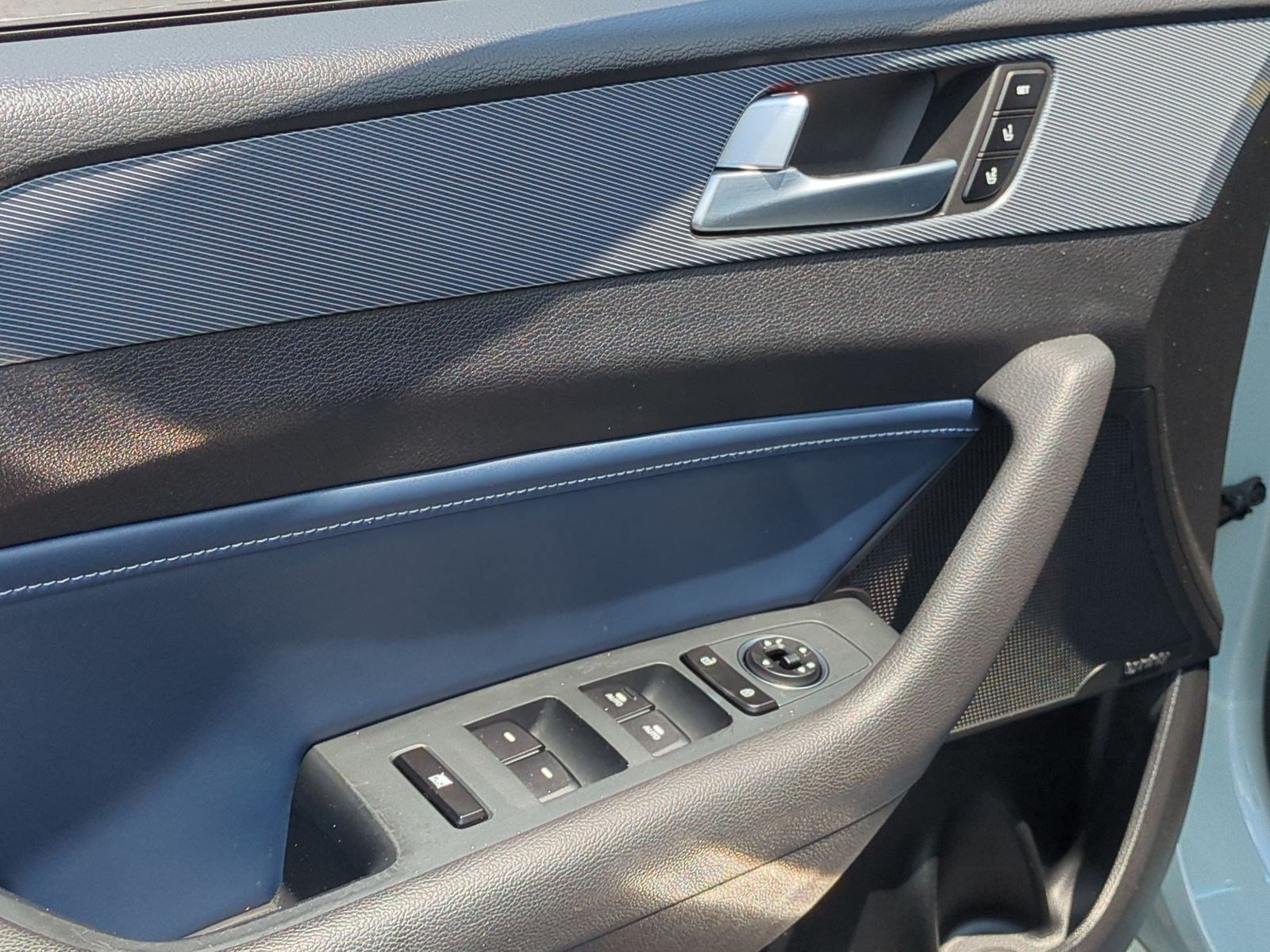 Used 2016 Hyundai Sonata Limited w/ Option Group 02 FWD image 15