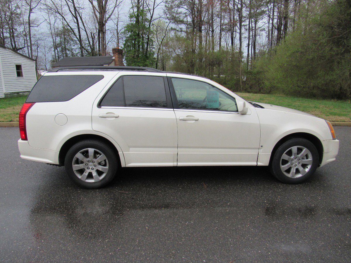 Used 2007 Cadillac SRX w/ Theater Package AWD/4WD image 4