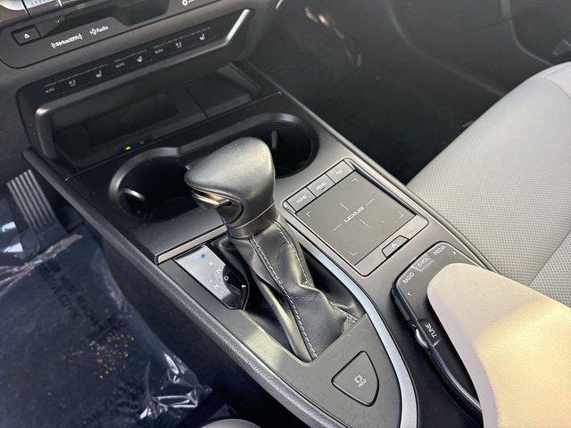 Certified 2022 Lexus UX 200 w/ Premium Package FWD image 20
