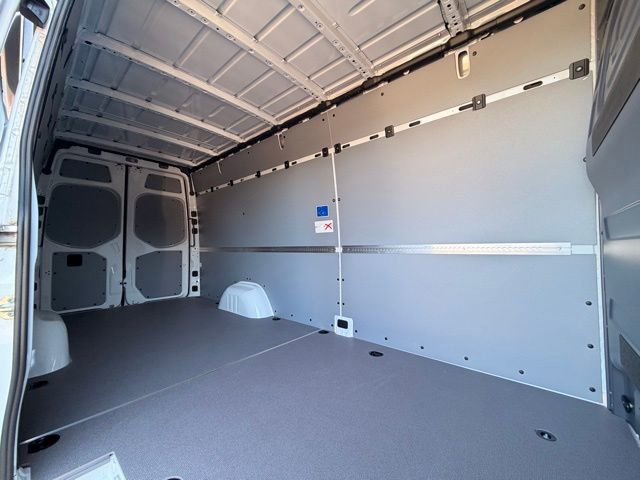 Used 2025 Mercedes-Benz Sprinter 2500 image 16