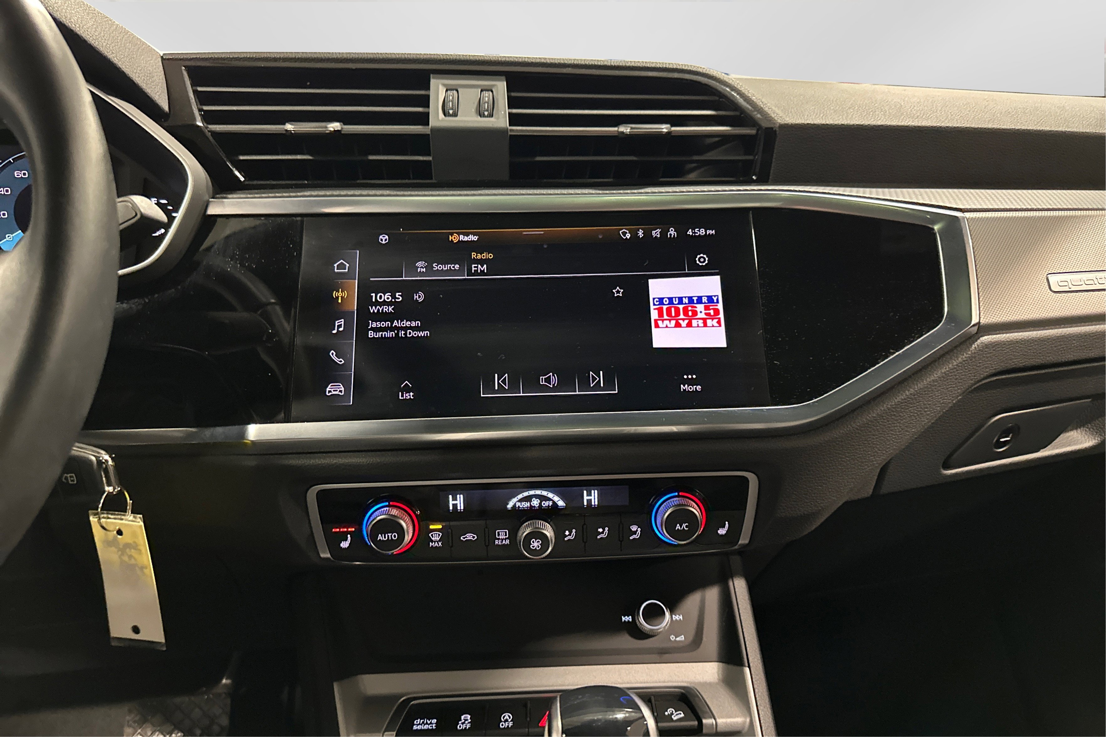 Used 2025 Audi Q3 2.0T Premium image 30