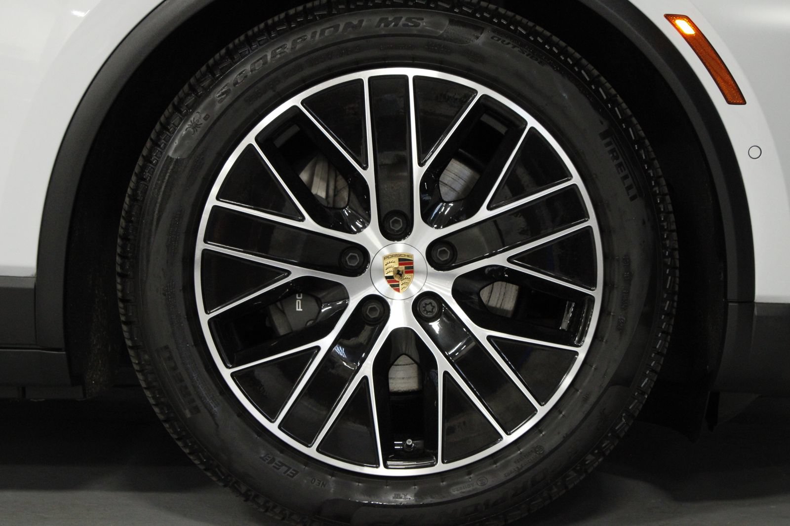 Certified 2025 Porsche Macan Electric RWD image 9
