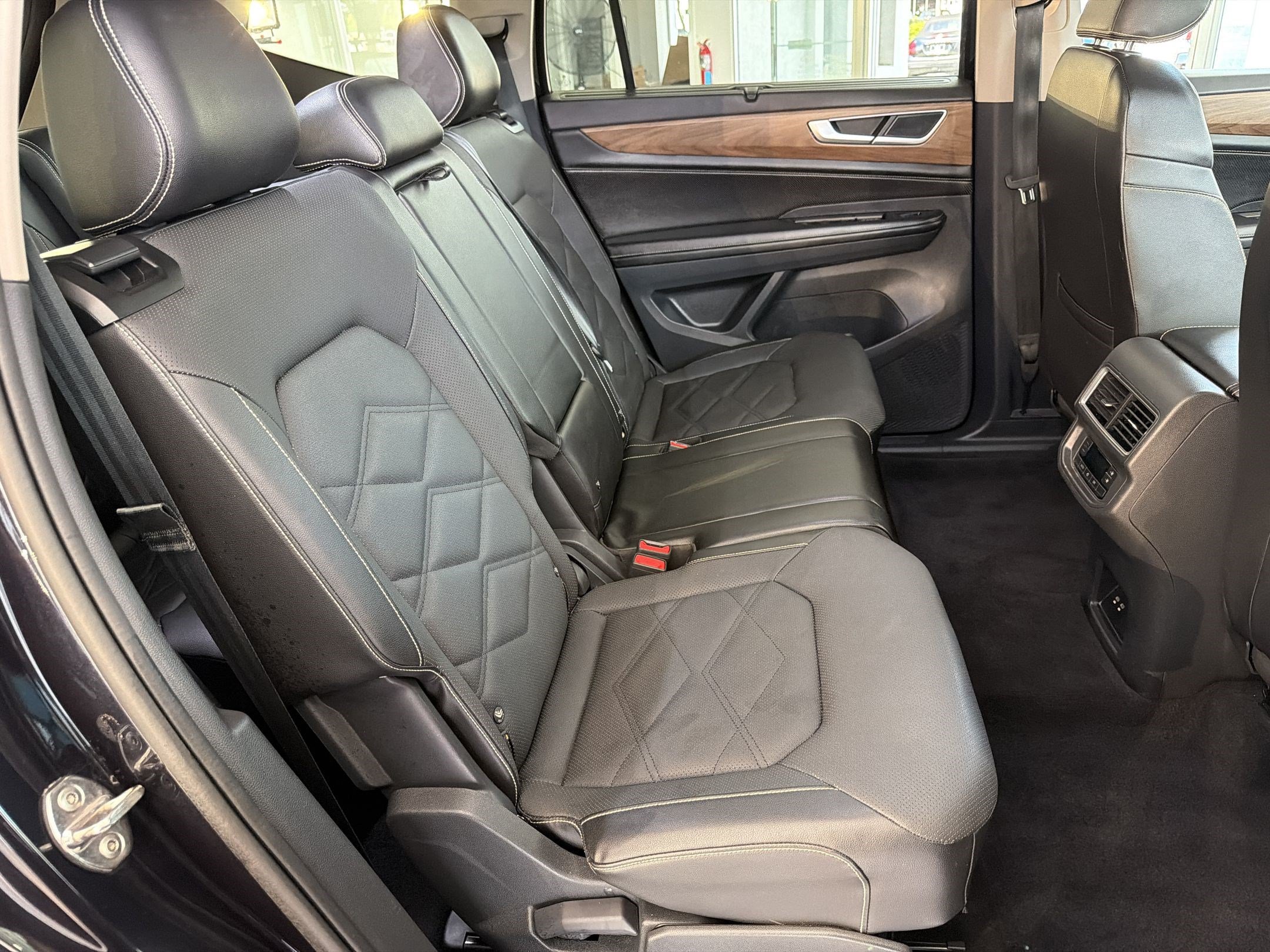 Used 2024 Volkswagen Atlas SE FWD image 29