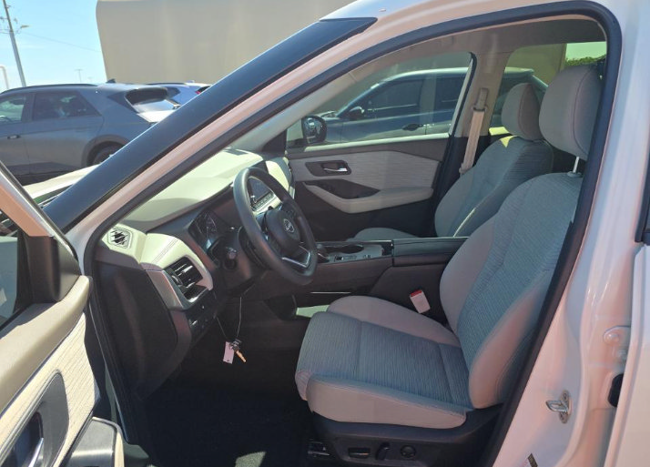Used 2023 Nissan Rogue SV FWD image 13