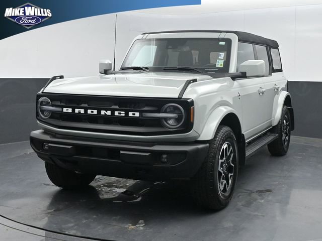 Used 2023 Ford Bronco Outer Banks AWD/4WD image 3