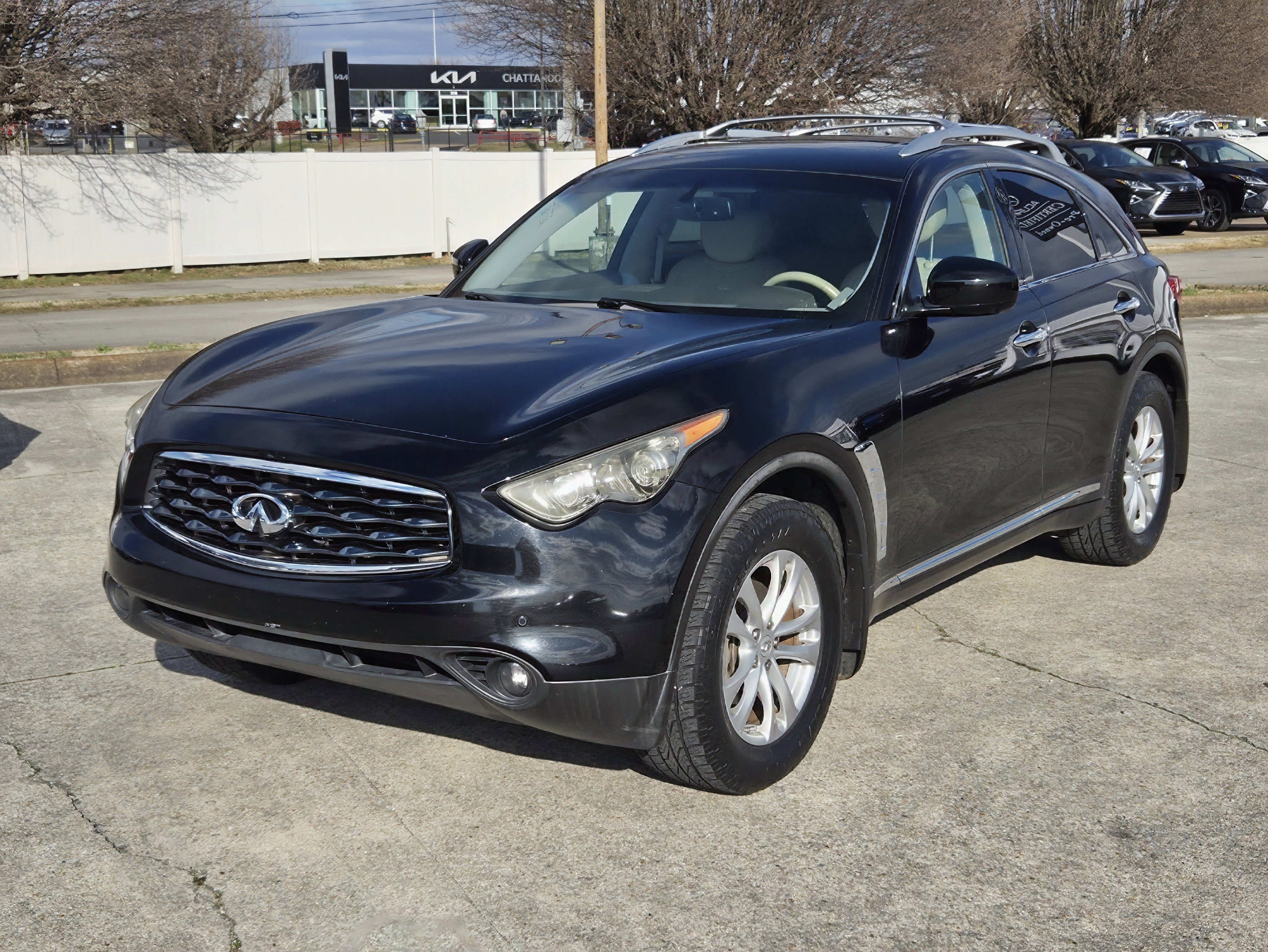 Used 2011 INFINITI FX35 2WD w/ Premium Pkg image 2