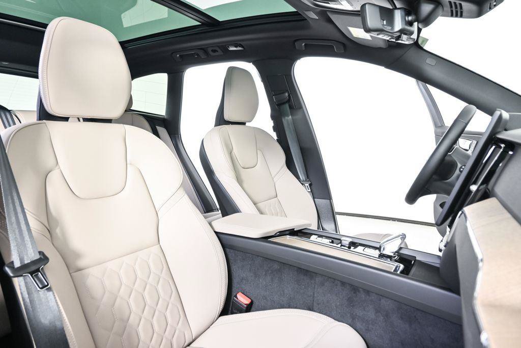 New 2026 Volvo XC60 B5 Plus w/ Protection Package Premier AWD/4WD image 22