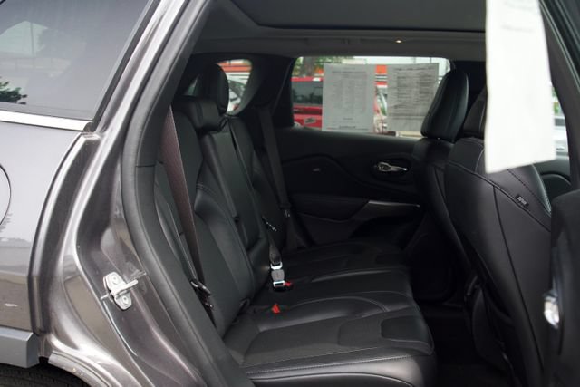Used 2022 Jeep Cherokee Limited AWD/4WD image 33