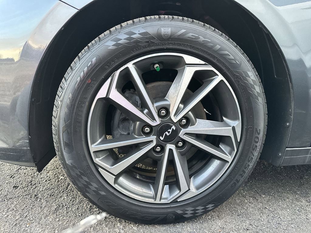 Used 2023 Kia Forte LXS image 29