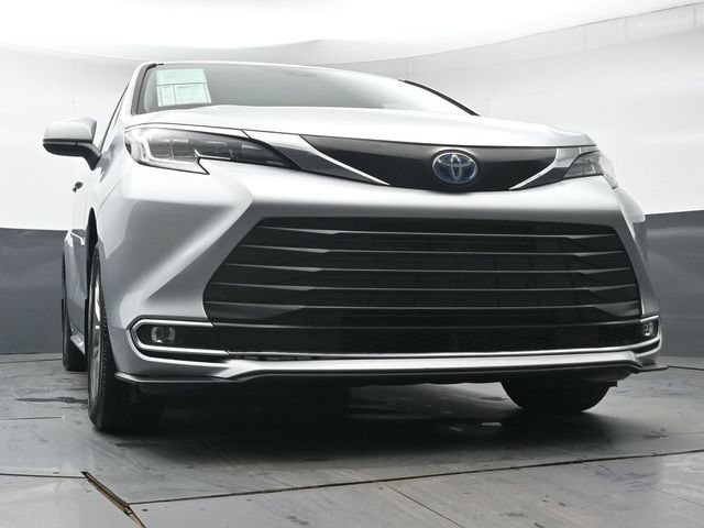 Certified 2023 Toyota Sienna XLE w/ Protection Package (TMS) FWD image 40