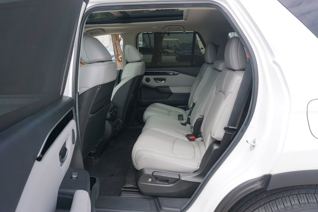 Used 2024 Honda Pilot Touring image 15