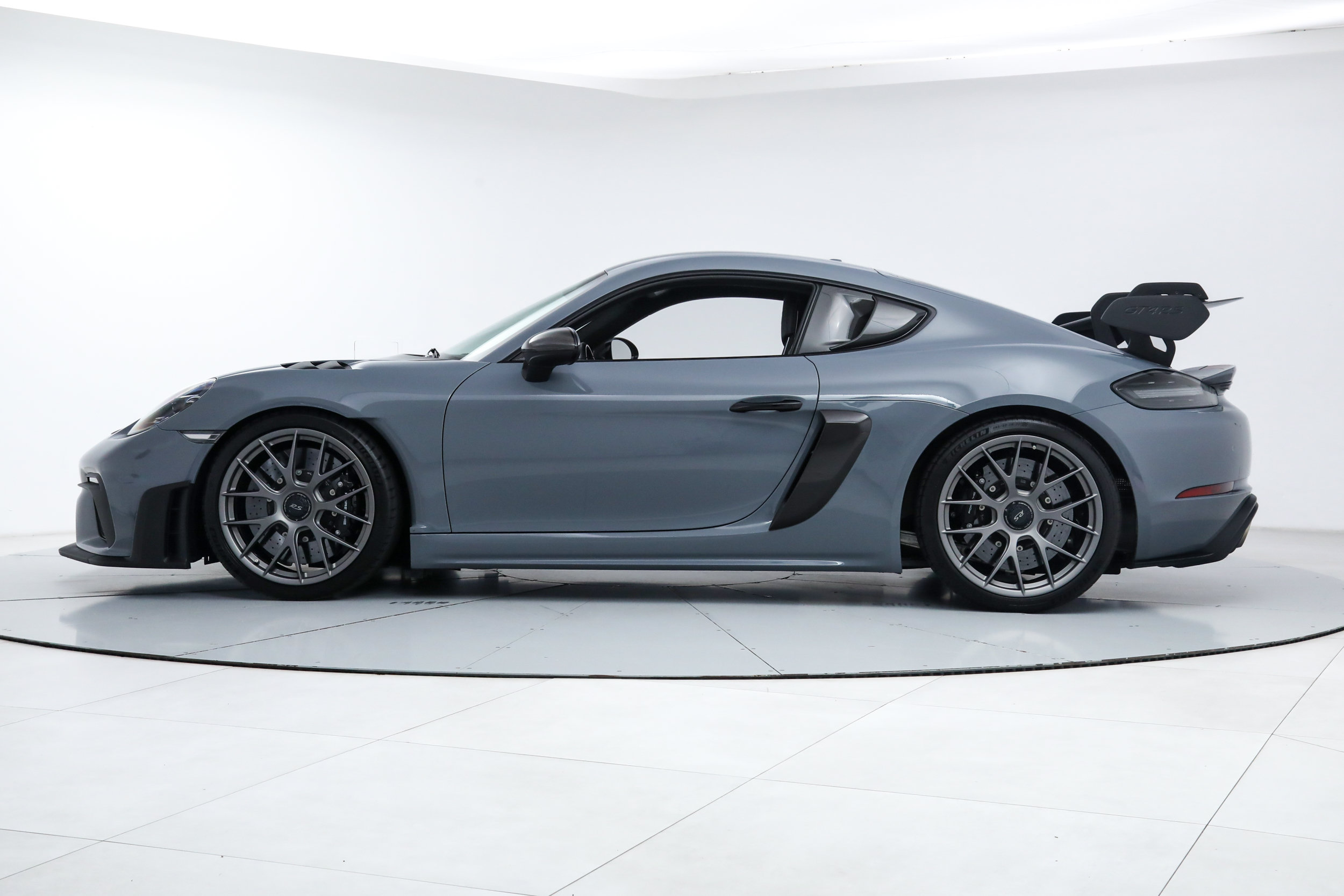 Used 2023 Porsche 718 Cayman GT4 RS RWD image 2