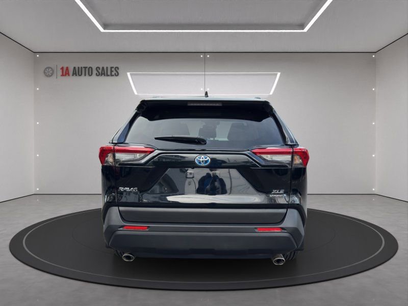 Used 2019 Toyota RAV4 XLE image 4