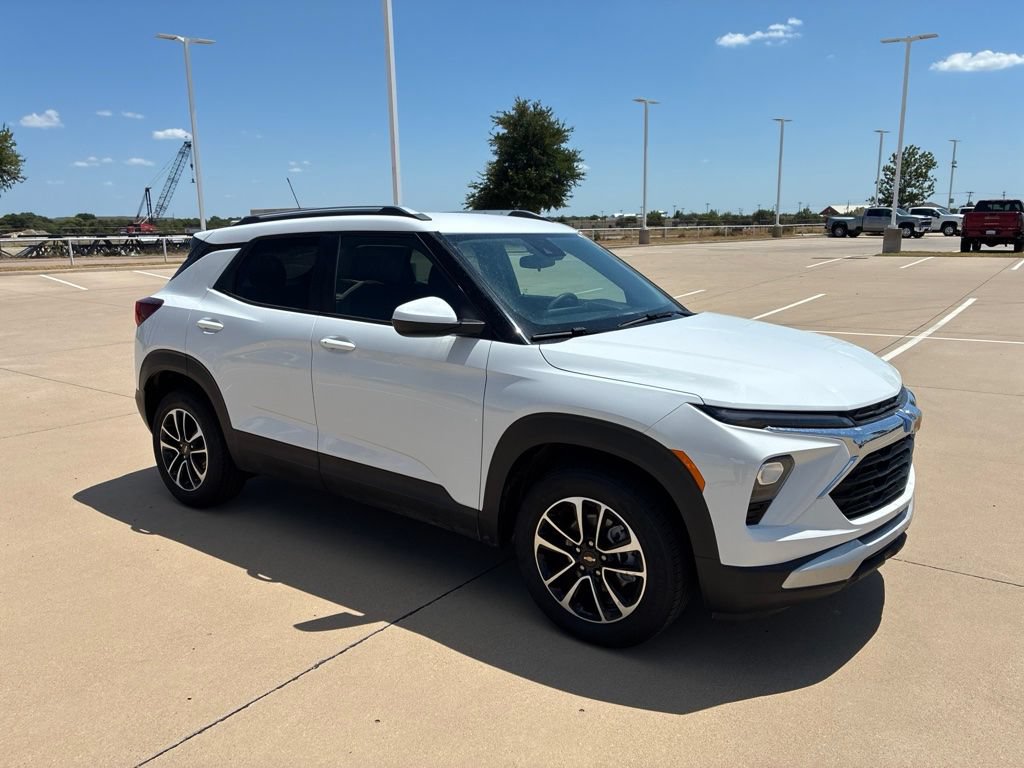 Used 2025 Chevrolet TrailBlazer LT AWD/4WD image 5