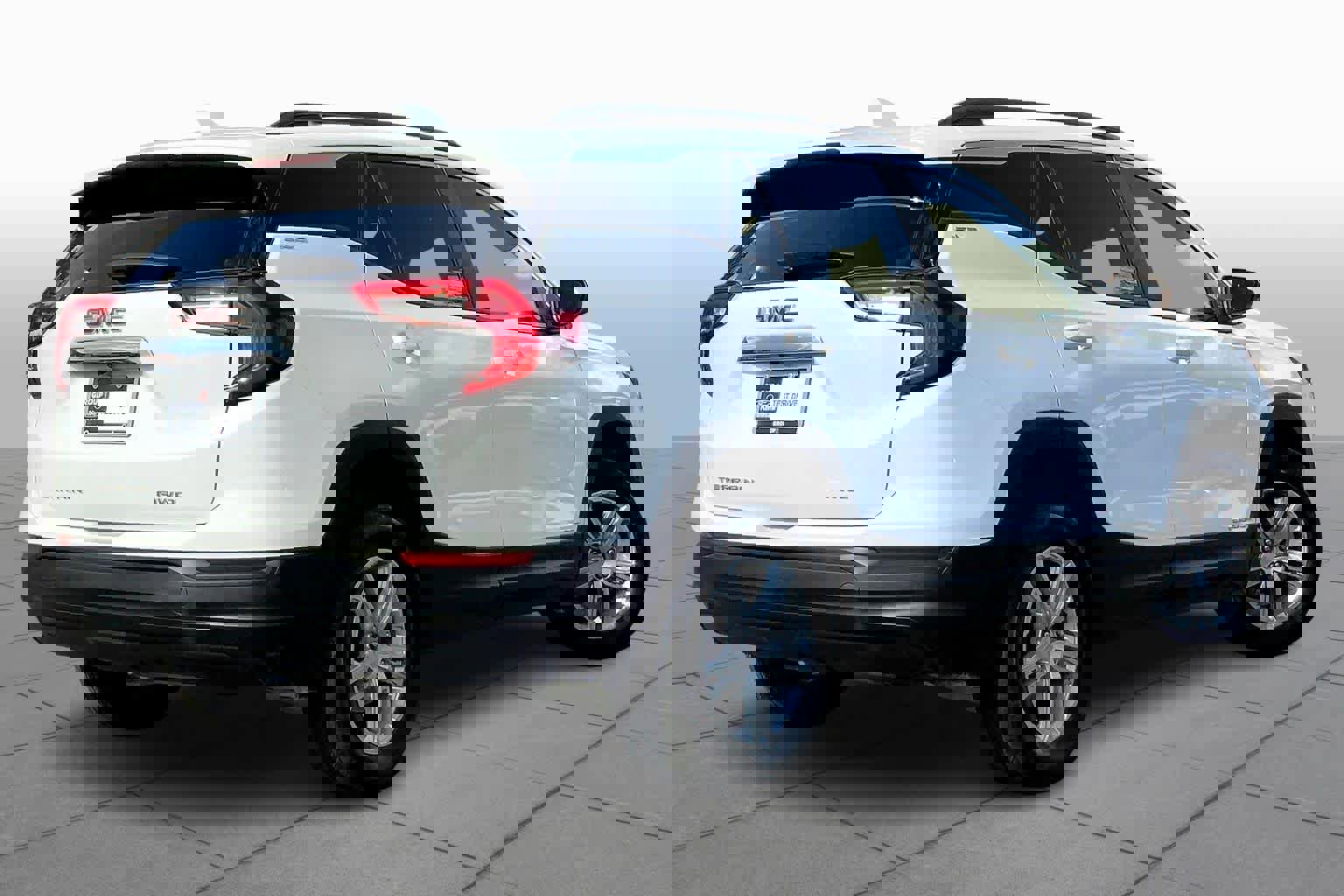 Used 2023 GMC Terrain SLE w/ Driver Convenience Package image 12