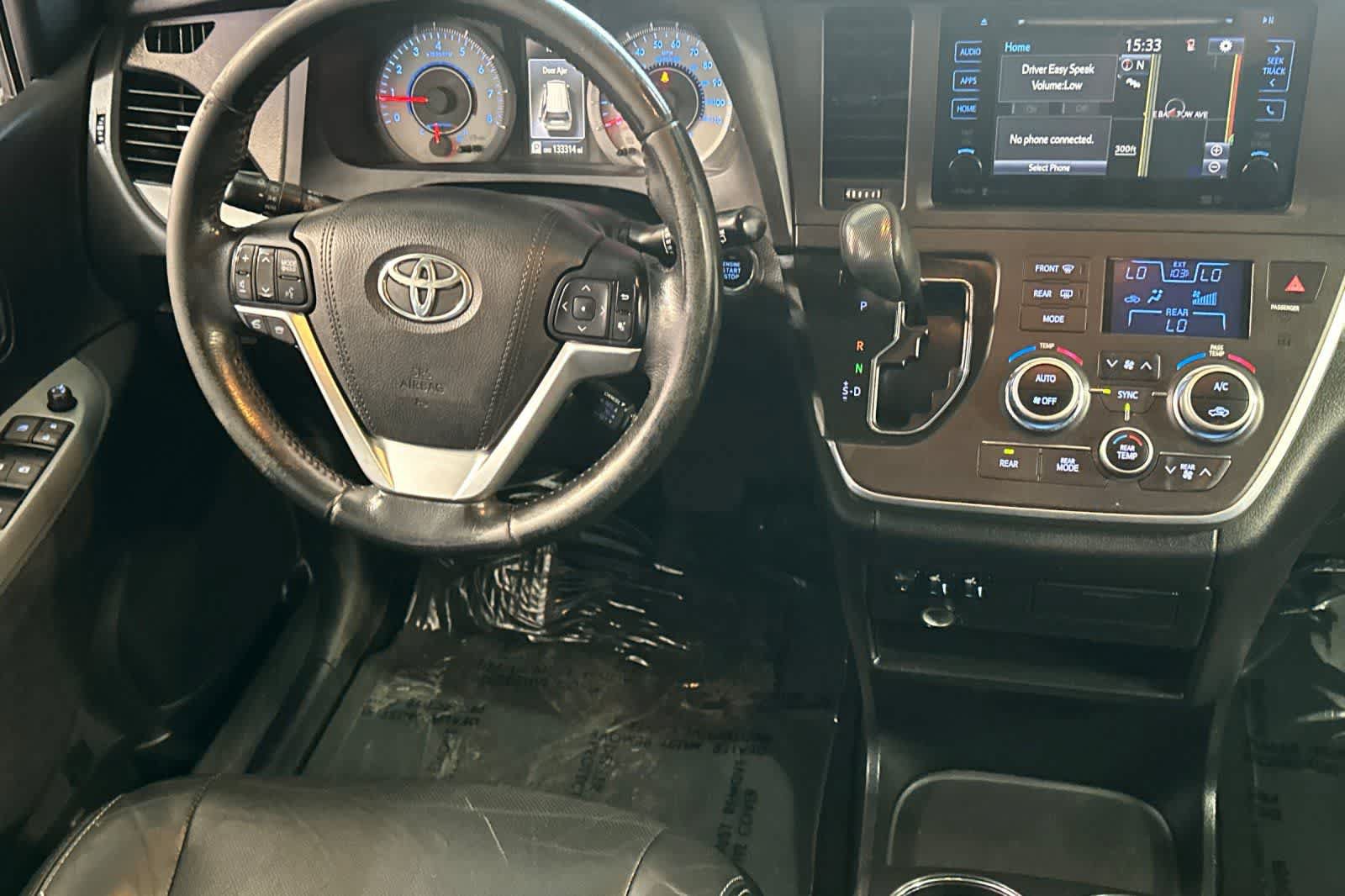 Used 2015 Toyota Sienna SE w/ SE Preferred Package FWD image 16