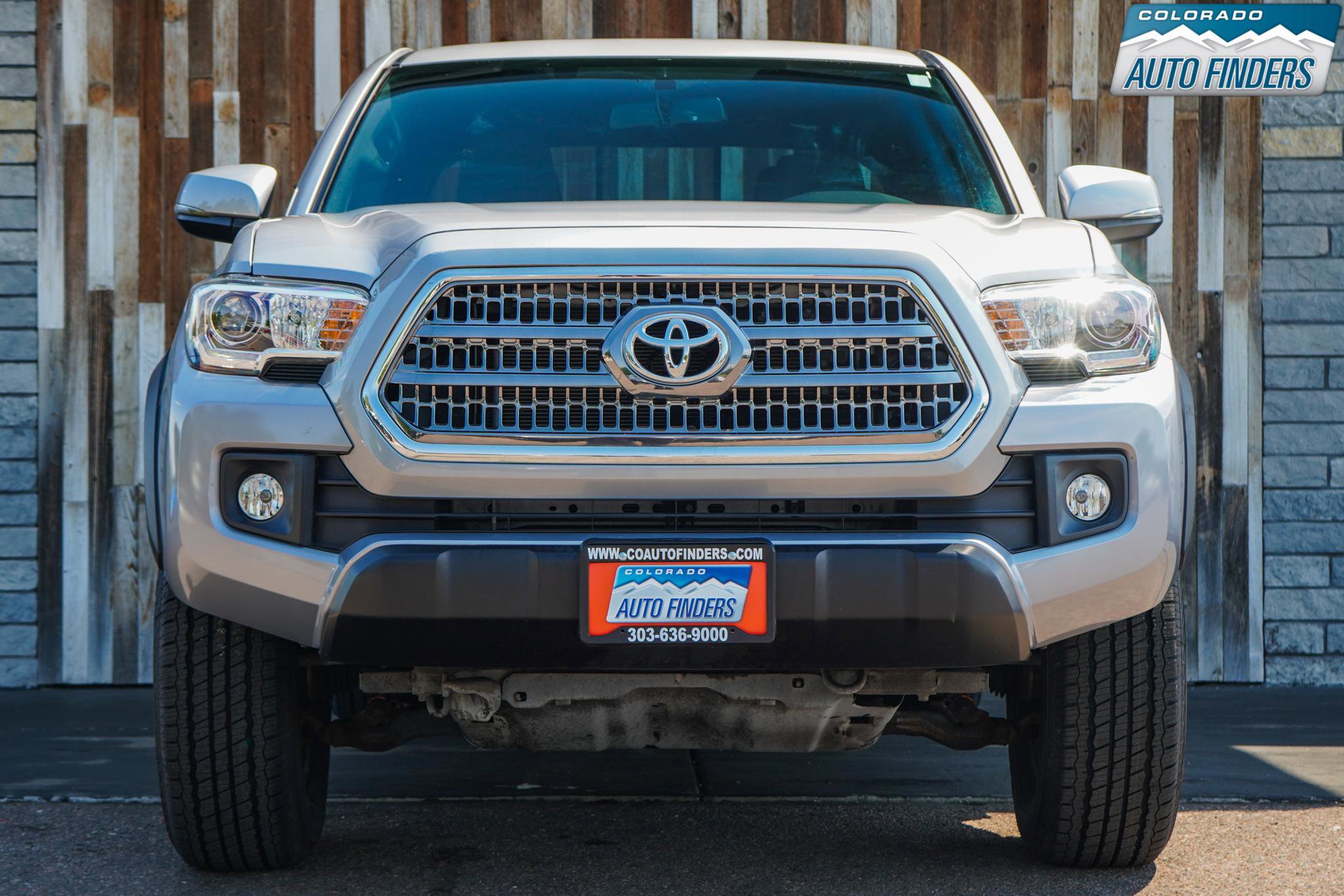 Used 2017 Toyota Tacoma TRD Off-Road AWD/4WD image 5
