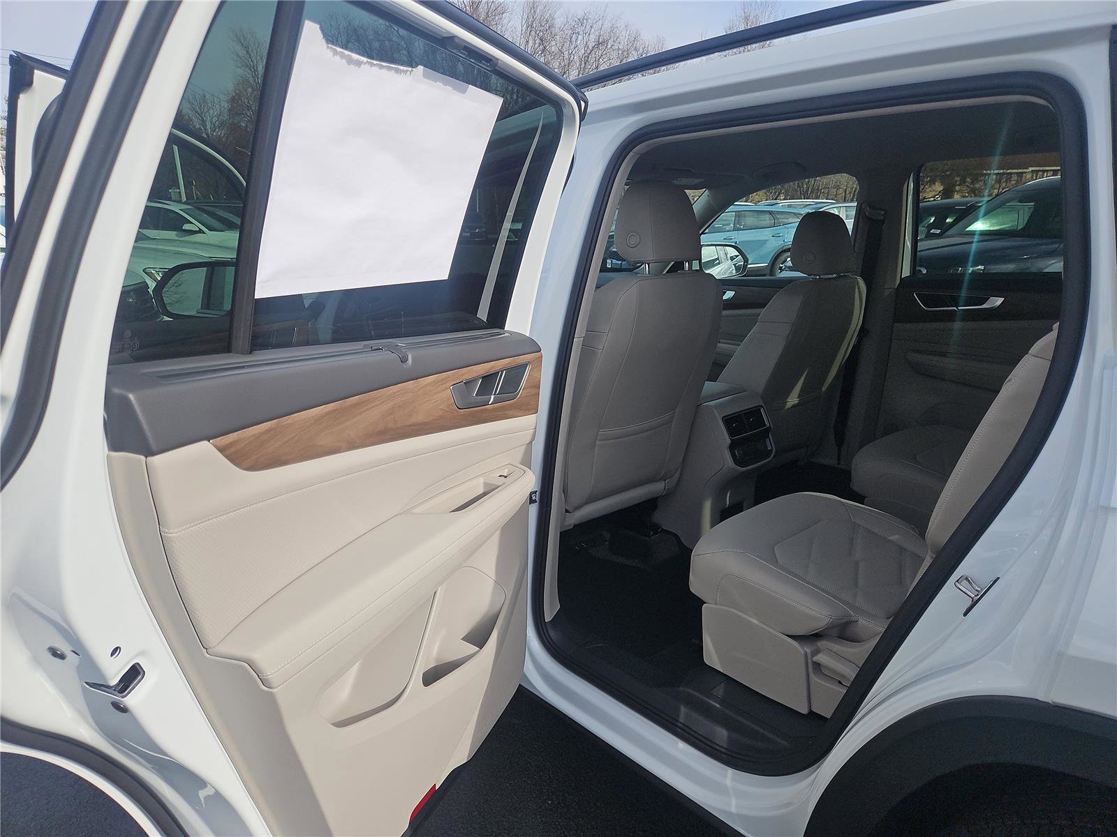 New 2026 Volkswagen Atlas SE image 21