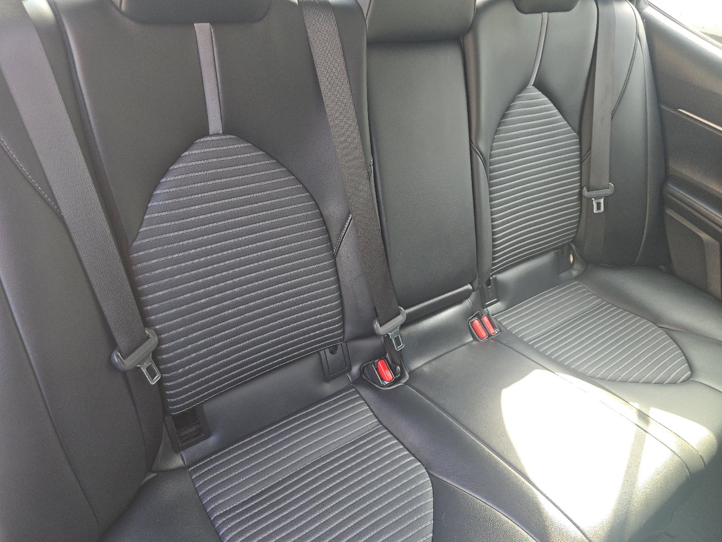 Used 2022 Toyota Camry SE w/ Convenience Package image 17