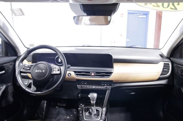 Used 2024 Kia Seltos EX image 18
